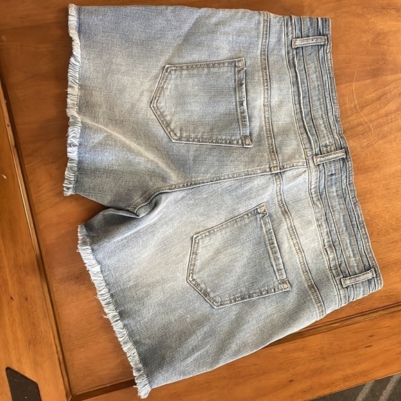 VERSONA NWT Jean Shorts Size 16 - Picture 6 of 10